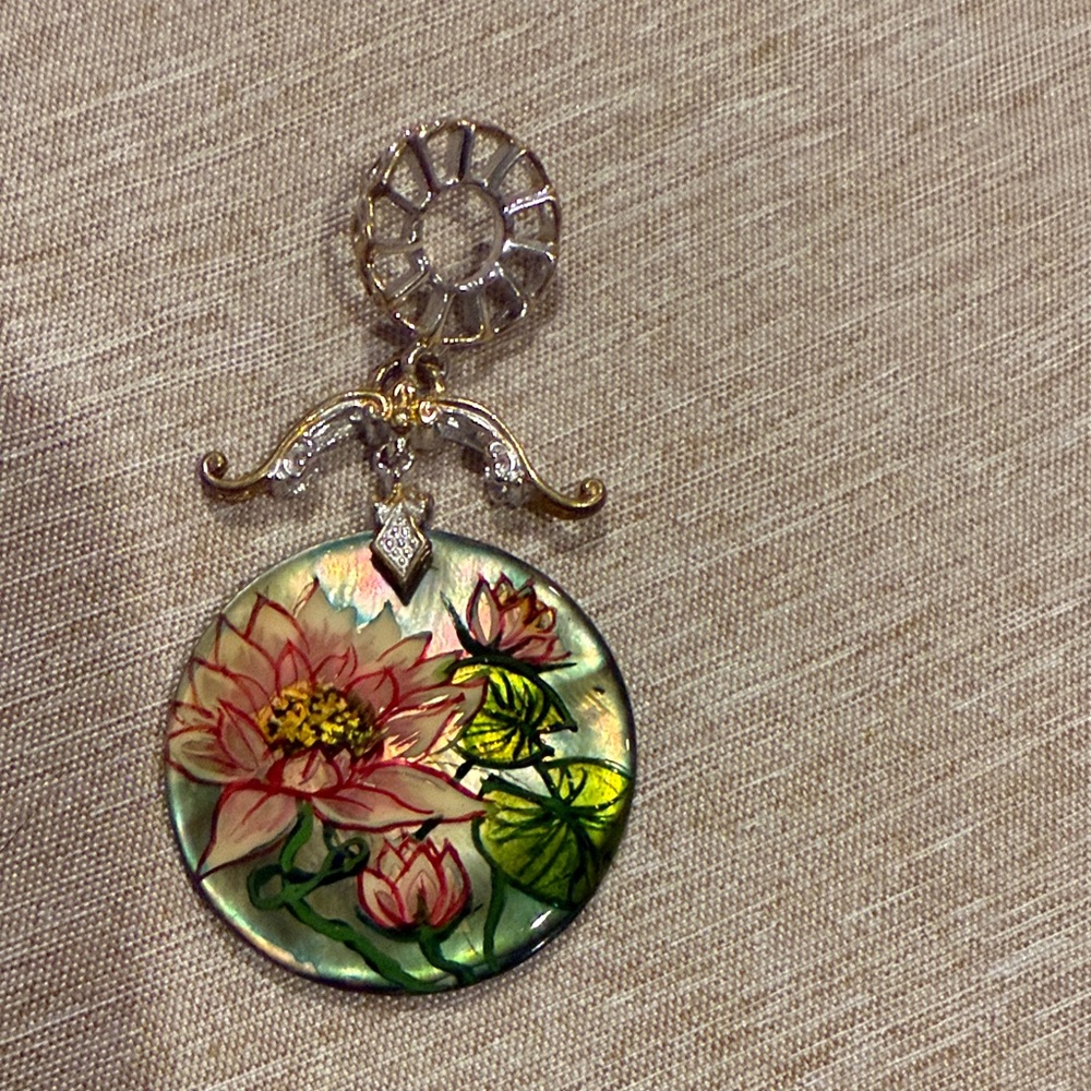 Artistic Floral Pendant with Gold and Pink Details